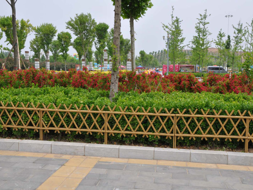 自然舒适的竹篱笆围墙建筑比较通用