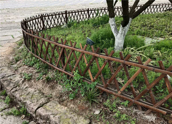 竹子护栏在夏天可以使用较长的时间了。