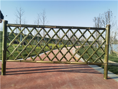 竹篱笆渐渐是一种常见的建筑围栏了！